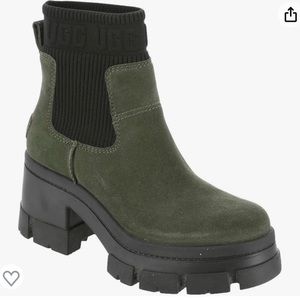 Brand new UGG Women's Brooklyn Chelsea Fashion Boot size 9